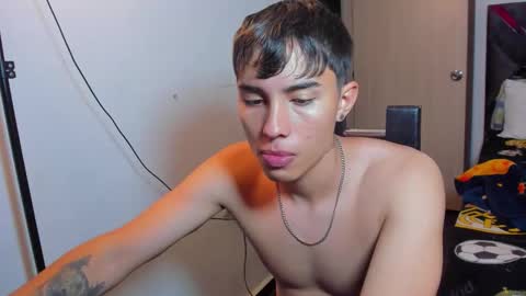 Snapshot of sexy_molly09 chatting on November 20, 2:01 am sexy_molly09 online show from November 20, 2:01 am