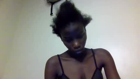 Snapshot of sexy_petittie chatting on October 10, 2:43 am sexy_petittie online show from October 10, 2:43 am