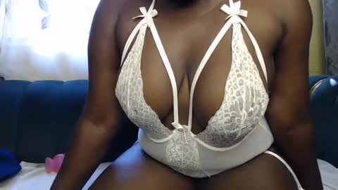 sexy_serena_ online show from January 3, 6:22 am