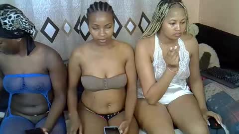 Snapshot of sexy_shan09 chatting on December 16, 12:32 pm sexy_shan09 online show from December 16, 12:32 pm