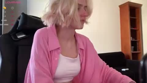 Snapshot of sexy_sweets chatting on September 13, 10:15 am Sexy-Sweets online show from September 13, 10:15 am