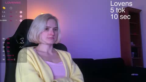 Snapshot of sexy_sweets chatting on September 18, 12:45 am Sexy-Sweets online show from September 18, 12:45 am