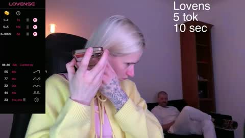 Snapshot of sexy_sweets chatting on September 27, 3:39 pm Sexy-Sweets online show from September 27, 3:39 pm