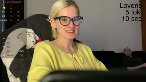 Snapshot of sexy_sweets chatting on October 21, 12:06 pm Sexy-Sweets online show from October 21, 12:06 pm