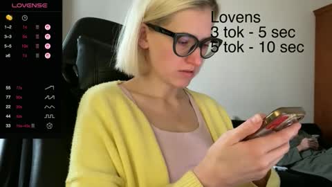 Snapshot of sexy_sweets chatting on October 25, 10:12 am Sexy-Sweets online show from October 25, 10:12 am