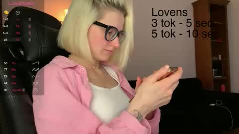 Snapshot of sexy_sweets chatting on October 27, 5:50 pm Sexy-Sweets online show from October 27, 5:50 pm