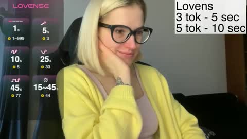 Snapshot of sexy_sweets chatting on November 11, 12:27 pm Sexy-Sweets online show from November 11, 12:27 pm