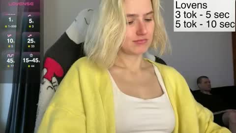 Snapshot of sexy_sweets chatting on December 2, 11:59 am Sexy-Sweets online show from December 2, 11:59 am