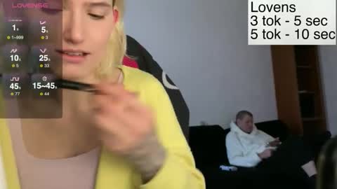 Snapshot of sexy_sweets chatting on December 16, 11:48 am Sexy-Sweets online show from December 16, 11:48 am