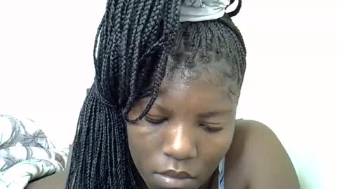 Snapshot of sexy_yello chatting on October 13, 7:19 am Bantu girl online show from October 13, 7:19 am