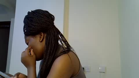 Snapshot of sexy_yello chatting on October 15, 8:31 pm Bantu girl online show from October 15, 8:31 pm