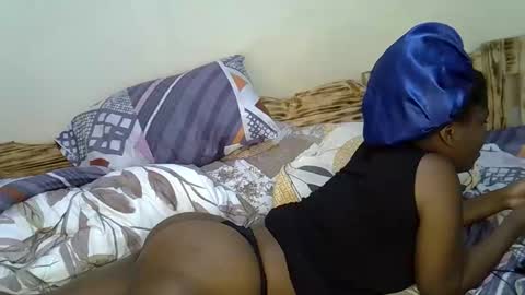 Snapshot of sexy_yello chatting on October 29, 6:04 am Bantu girl online show from October 29, 6:04 am