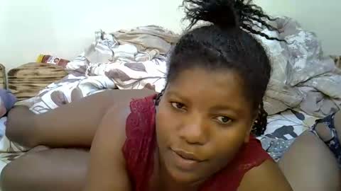 Snapshot of sexy_yello chatting on November 21, 4:11 am Bantu girl online show from November 21, 4:11 am