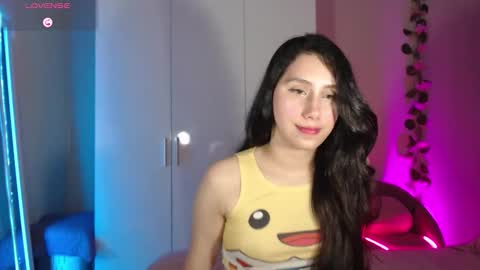 Snapshot of sexyasstime_1718 chatting on December 18, 12:06 am Alice online show from December 18, 12:06 am