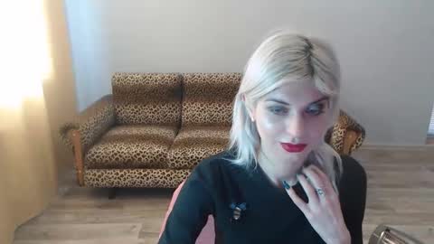 Snapshot of sexybeatriice chatting on January 4, 7:13 am sexybeatriice online show from January 4, 7:13 am