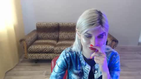 Snapshot of sexybeatriice chatting on January 25, 10:29 am sexybeatriice online show from January 25, 10:29 am