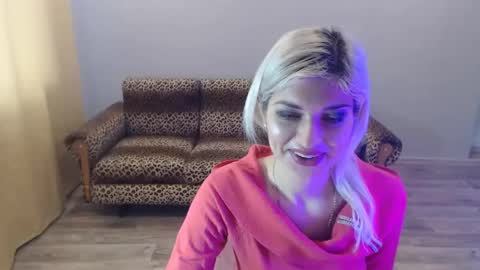 Snapshot of sexybeatriice chatting on February 1, 7:05 am sexybeatriice online show from February 1, 7:05 am