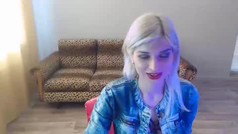 Snapshot of sexybeatriice chatting on February 14, 7:28 am sexybeatriice online show from February 14, 7:28 am