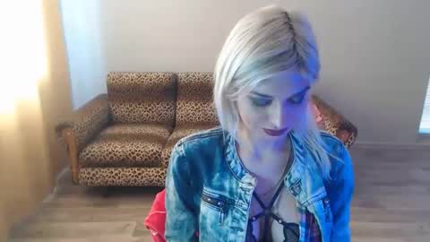 Snapshot of sexybeatriice chatting on February 16, 10:10 am sexybeatriice online show from February 16, 10:10 am