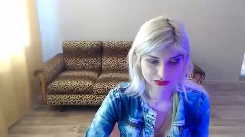 Snapshot of sexybeatriice chatting on February 23, 7:11 am sexybeatriice online show from February 23, 7:11 am