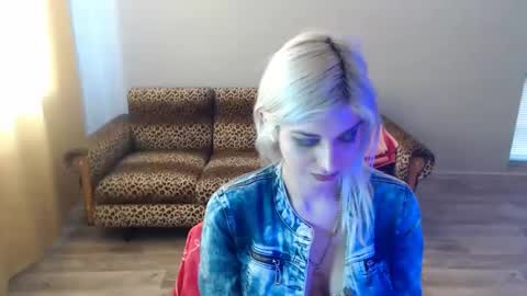 Snapshot of sexybeatriice chatting on February 27, 10:26 am sexybeatriice online show from February 27, 10:26 am