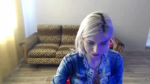 Snapshot of sexybeatriice chatting on March 6, 7:14 am sexybeatriice online show from March 6, 7:14 am