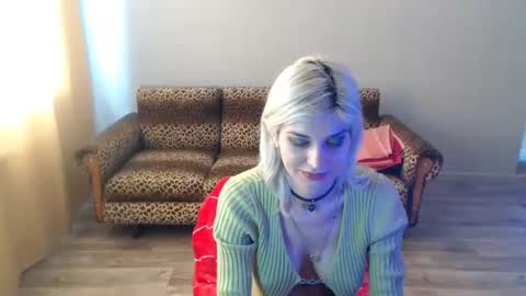 Snapshot of sexybeatriice chatting on March 8, 10:11 am sexybeatriice online show from March 8, 10:11 am