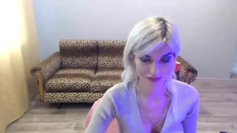 Snapshot of sexybeatriice chatting on October 9, 6:33 am sexybeatriice online show from October 9, 6:33 am