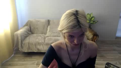 sexybeatriice online show from May 23, 6:18 am