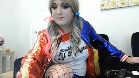 Becky online show from October 25, 10:12 am