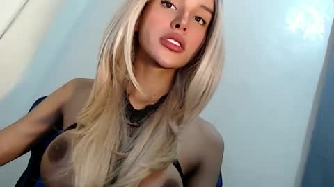 Snapshot of sexybite1 chatting on February 13, 9:09 am Seraphina Blaze online show from February 13, 9:09 am