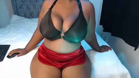 Snapshot of sexychocco_ chatting on November 8, 6:24 am sexychocco online show from November 8, 6:24 am