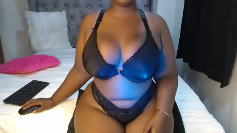 Snapshot of sexychocco_ chatting on December 4, 6:12 am sexychocco online show from December 4, 6:12 am