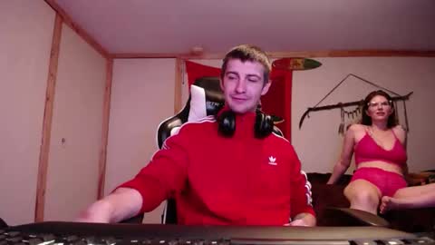 Snapshot of sexycoloradolovers chatting on November 18, 7:40 pm Austin and Megan online show from November 18, 7:40 pm