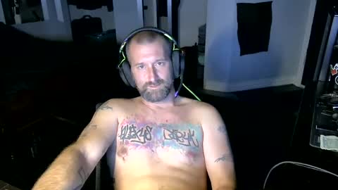 Snapshot of sexydaddy115851 chatting on December 16, 6:18 am Jasyn online show from December 16, 6:18 am