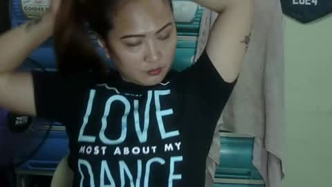 Snapshot of sexyhot_mama4you chatting on November 27, 4:03 am sexyhot_mama4you online show from November 27, 4:03 am