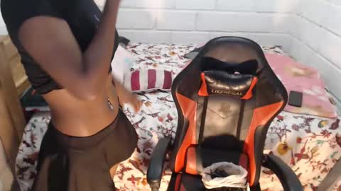 sexyjustin202 online show from January 1, 1:37 am