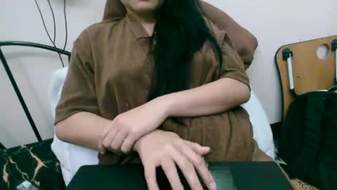 Snapshot of sexylove212002 chatting on December 7, 8:44 am Lily online show from December 7, 8:44 am