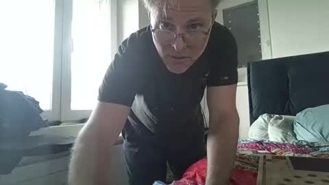 Snapshot of sexylover81ch chatting on February 16, 4:10 pm sexylover81ch online show from February 16, 4:10 pm