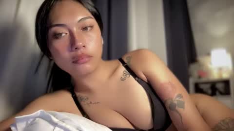 maxine online show from February 25, 6:45 am