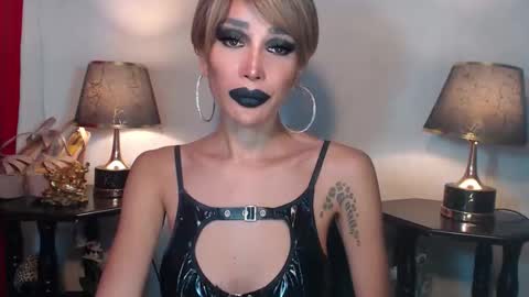 Snapshot of sexylusty2258 chatting on December 5, 4:10 am Queen Sofia online show from December 5, 4:10 am