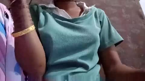 Snapshot of sexymaya8642 chatting on October 16, 12:44 am sexymaya8642 online show from October 16, 12:44 am