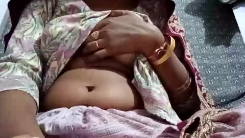 Snapshot of sexymaya8642 chatting on November 7, 12:32 am sexymaya8642 online show from November 7, 12:32 am