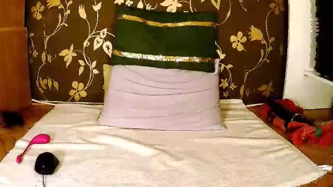 Snapshot of sexymayagold chatting on October 6, 6:38 pm Squirty Maya Gold online show from October 6, 6:38 pm