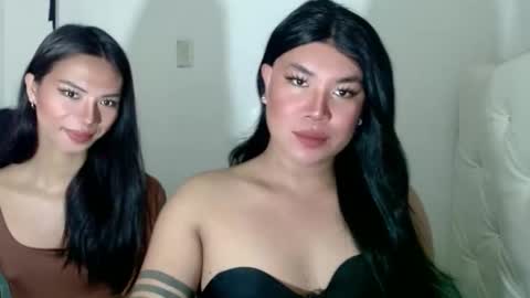 Snapshot of sexymika_xoxo chatting on October 18, 7:31 am Mika online show from October 18, 7:31 am