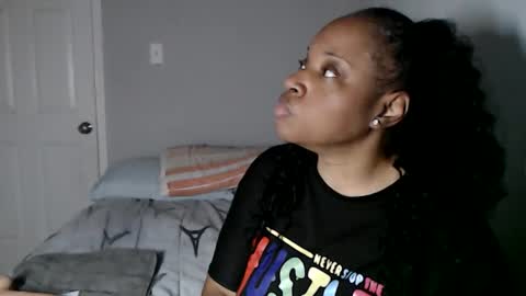 Snapshot of sexymona1218 chatting on October 27, 8:29 am SexyMona online show from October 27, 8:29 am