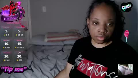 Snapshot of sexymona1218 chatting on November 13, 5:39 am SexyMona online show from November 13, 5:39 am