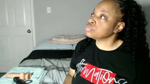 Snapshot of sexymona1218 chatting on November 25, 6:02 am SexyMona online show from November 25, 6:02 am