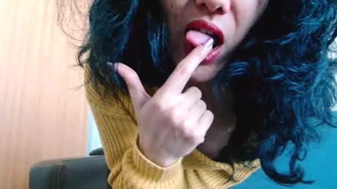 Snapshot of sexynaughtykitty chatting on January 6, 12:24 pm Myra online show from January 6, 12:24 pm
