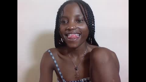 VIVIAN online show from November 3, 8:15 am